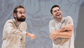 « Ijsberg » de la compagnie Discrète, entre mime, musique et vidéo - Critique sortie Théâtre Chartres Théâtre de Chartres