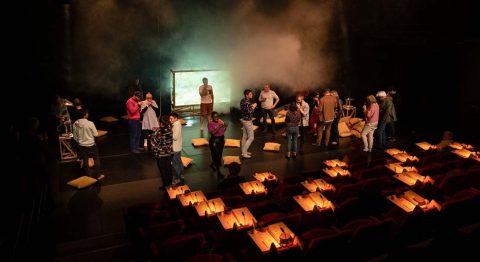 « Ami·e·s il faut faire une pause » de Julien Fournet - Critique sortie Théâtre Paris Maif Social Club