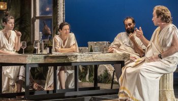 « Encore plus, partout, tout le temps » du Collectif l’avantage du doute - Critique sortie Théâtre Paris Théâtre de la Tempête