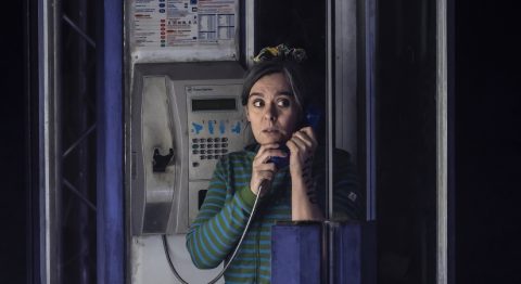 Jean-Christophe Dollé signe et met en scène « Allosaurus », magnifique partition théâtrale de trois destins liés par une vieille cabine téléphonique - Critique sortie Théâtre Alfortville Théâtre-Studio