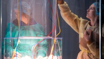 « Cœur Poumon » de Daniela Labbé Cabrera remue toute l’humanité à l’œuvre dans un service de cardiologie pédiatrique - Critique sortie Théâtre Paris Théâtre de la Tempête