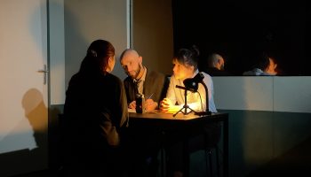 Nicolas Le Bricquir met en scène « Denali », un thriller policier haletant - Critique sortie Théâtre Paris Studio Marigny