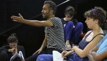 Kheireddine Lardjam présente deux spectacles, « Désintégration » et « Nulle autre voix », un voyage entre les imaginaires algériens et français - Critique sortie Théâtre Paris Théâtre de l'Epée de bois