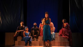 « M comme Médée » d&rsquo;Astrid Bayiha : exploration de la misérable et grandiose descendante du Soleil - Critique sortie Théâtre Paris Théâtre de la Tempête