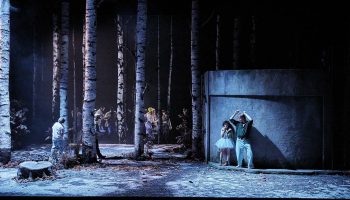 Pauline Bureau met en scène « Neige », une échappée initiatique sur les chemins de la (re)découverte de soi - Critique sortie Théâtre Paris La Colline - Théâtre national - Grand Théâtre