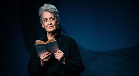 Dans « Premier Amour » d’Alain Françon, Dominique Valadié incarne magistralement les pulsations vives de la littérature - Critique sortie Théâtre Paris Théâtre du Petit Saint-Martin