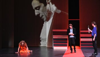 Catherine Marnas porte à la scène les aventures amoureuses et les lignes de fractures sociales du « Rouge et le Noir » - Critique sortie Théâtre Bordeaux Théâtre National de Bordeaux-Aquitaine