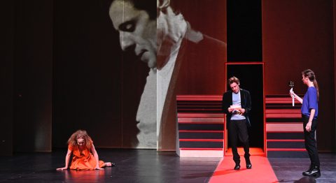 Catherine Marnas porte à la scène les aventures amoureuses et les lignes de fractures sociales du « Rouge et le Noir » - Critique sortie Théâtre Bordeaux Théâtre National de Bordeaux-Aquitaine