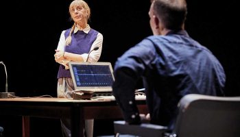 Avec « Un état de nos vies », Lola Lafon nous fait entrer en toute simplicité dans son laboratoire d’écrivaine - Critique sortie Théâtre Paris