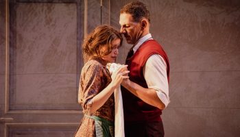 Lilo Baur met en scène « Une journée particulière » avec Laetitia Casta et Roschdy Zem : une rencontre qui s’élève contre les assujettissements - Critique sortie Théâtre Paris THEATRE DE L'ATELIER