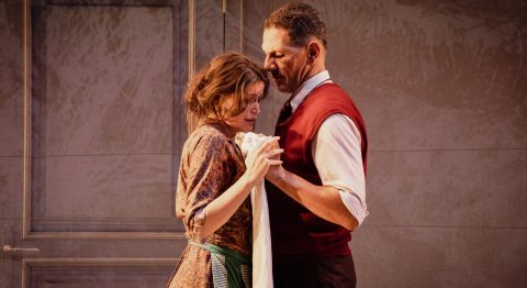 Lilo Baur met en scène « Une journée particulière » avec Laetitia Casta et Roschdy Zem : une rencontre qui s’élève contre les assujettissements - Critique sortie Théâtre Paris THEATRE DE L'ATELIER