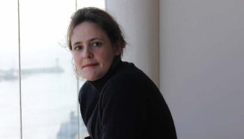 « Comme le nageur au fond des mers » de Bérangère Jannelle, fiction contemporaine entre obsession amoureuse, perte de mémoire et tragédies migratoires - Critique sortie Théâtre Paris. Théâtre ouvert