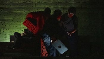 « Deux mille vingt-trois » de Maguy Marin, une interrogation sur l’impact de la profusion d’informations et du capitalisme sur les corps et les esprits - Critique sortie Danse Angers Le Quai d'Angers