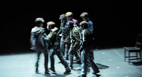 L’artifice du théâtre se fait miroir saisissant de notre humanité dans « Contes et Légendes » de Joël Pommerat - Critique sortie Théâtre Paris Théâtre de la Porte Saint-Martin