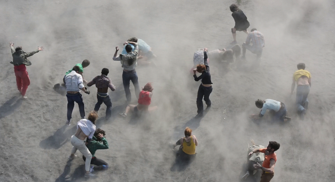 Danses gâchées dans l’herbe, rétrospective vidéo du travail du chorégraphe Boris Charmatz - Critique sortie Danse Marseille La Frac Sud