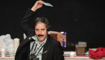 « L’Évangile selon Bill », balade facétieuse et drôlement sensible orchestrée par Benoît Lambert et Emmanuel Vérité - Critique sortie Théâtre Maisons-Laffitte Ancienne Église