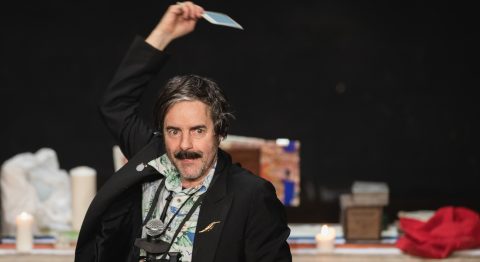 « L’Évangile selon Bill », balade facétieuse et drôlement sensible orchestrée par Benoît Lambert et Emmanuel Vérité - Critique sortie Théâtre Maisons-Laffitte Ancienne Église