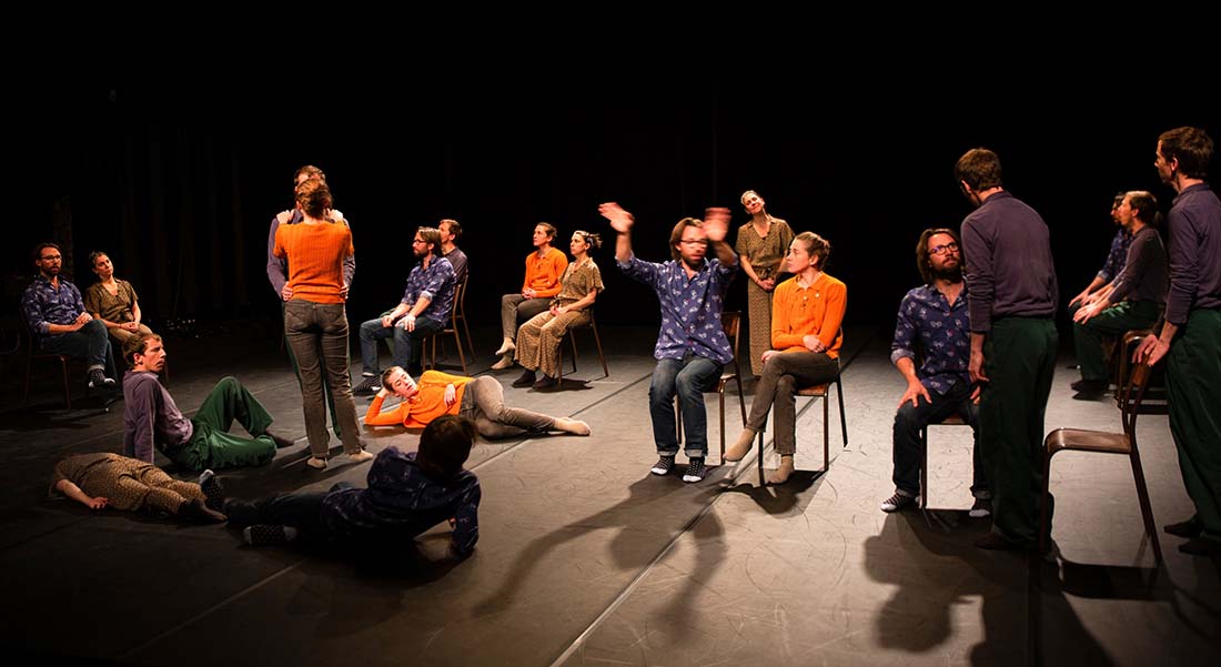 « Les galets au Tilleul sont plus petits qu’au Havre (ce qui rend la baignade bien plus agréable) » de Claire Laureau et Nicolas Chaigneau - Critique sortie Danse Paris Théâtre de l’Atelier