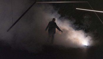 « Manuel d’exil » de Velibor Čolić, mis en scène par Maya Bösch offre une riche partition pour dire la folie de l’Europe d’aujourd’hui - Critique sortie Théâtre Gennevilliers T2G - Théâtre de Gennevilliers