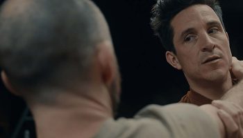 « Rapprochons-nous » par  Alexandre Denis et Frédéric Arsenault, un chemin instinctif et solidaire - Critique sortie  Istres