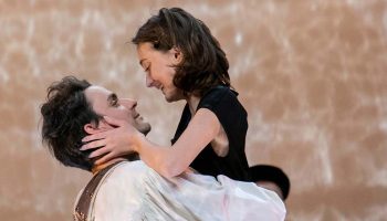Frédérique Lazarini adapte et met en scène « Le Cid » en une version « profondément méditerranéenne » - Critique sortie Théâtre Paris Artistic Théâtre