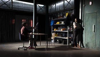 Lucas Samain crée « Derrière les lignes ennemies », huis clos autour d’une prise d’otage - Critique sortie Théâtre Paris Théâtre du Rond-Point