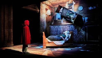 « Le Petit Chaperon Rouge » par Céleste Germe et le collectif Das Plateau : une promenade jubilatoire - Critique sortie Théâtre Guyancourt La Ferme de Bel Ebat