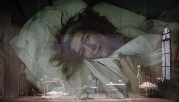 Krystian Lupa adapte et met en scène « Les Émigrants » de W. G. Sebald autour de deux personnages brisés par l’exil - Critique sortie Théâtre 75005 Paris Odéon-Théâtre de l’Europe