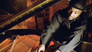 Sullivan Fortner dans la grande tradition du jazz - Critique sortie Jazz Paris Sunset Sunside
