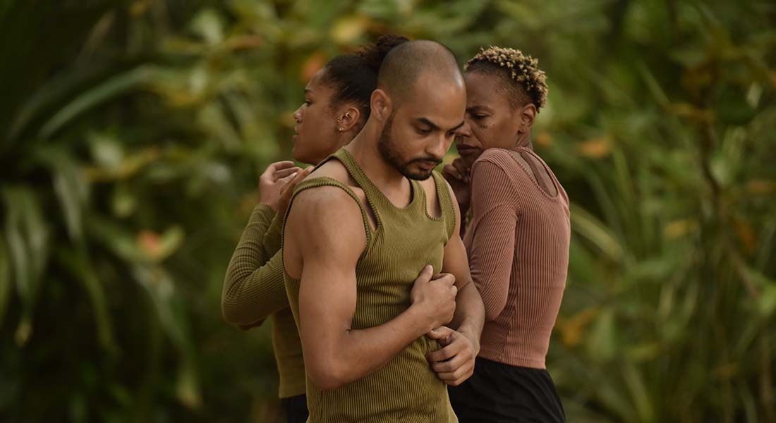 Léo Lérus nous parle d’écosystème et d’un monde en pleine mutation dans « Gounouj » - Critique sortie Danse Paris Chaillot - Théâtre national de la danse