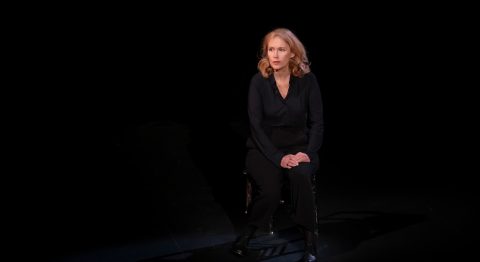 La comédienne Marianne Basler revient à l’écriture d’Annie Ernaux avec « L’Événement » : moment de théâtre d’une puissance simple et rare - Critique sortie Théâtre Paris THEATRE DE L'ATELIER