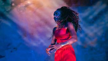 « Nkisi » de Jolie Ngemi, une danse de sorcière congolaise - Critique sortie  Cergy Théâtre 95