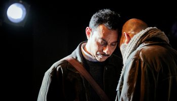 Sébastien Kheroufi transpose « Par les villages » de Peter Handke dans une cité de banlieue française : lumineux ! - Critique sortie Théâtre Ivry-sur-Seine _Théâtre des Quartiers d’Ivry