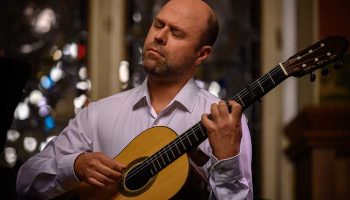 Le guitariste Philippe Mouratoglou relie cinq siècles de musique italienne - Critique sortie Classique / Opéra Paris La Scala