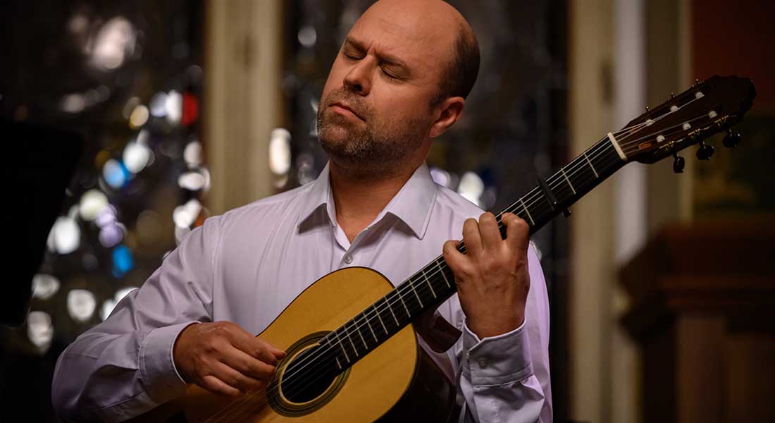 Le guitariste Philippe Mouratoglou relie cinq siècles de musique italienne - Critique sortie Classique / Opéra Paris La Scala