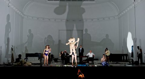 Thomas Adès présente « The Exterminating Angel » dans la mise en scène de Calixto Bieito : une imposante opulence de moyens - Critique sortie Classique / Opéra Paris Opéra Bastille