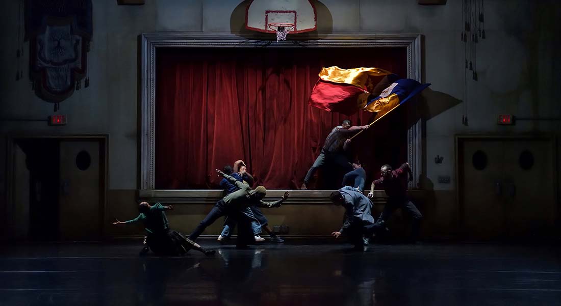 Pour la première fois en France “Assembly Hall », une création très attendue de Crystal Pite - Critique sortie Danse Paris Théâtre de la Ville - Sarah Bernhardt / La Coupole