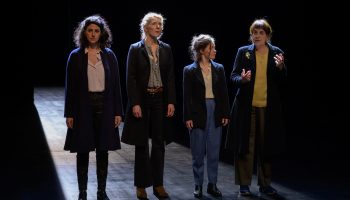 « Cavalières » d’Isabelle Lafon,  bringuebale, s’épanche, papillonne, déploie son charme par petites touches - Critique sortie Théâtre Paris la colline