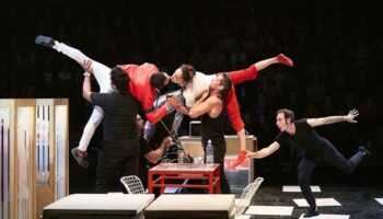 En proposant « Dans ton cœur », la compagnie Akoreacro et Pierre Guillois unissent leurs talents - Critique sortie Théâtre Paris Théâtre du Rond-Point