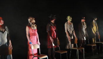 « La Porte d’Ensor » signée Marion Coutris et Serge Noyelle, pièce baroque et plastique envoutante - Critique sortie Théâtre Marseille Théâtre des Calanques