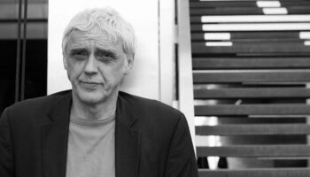 « Retrouver l’essentiel » : à la Maison des Métallos, Josef Nadj exprime la quête d’un être qui danse - Critique sortie  Paris La Maison des Métallos