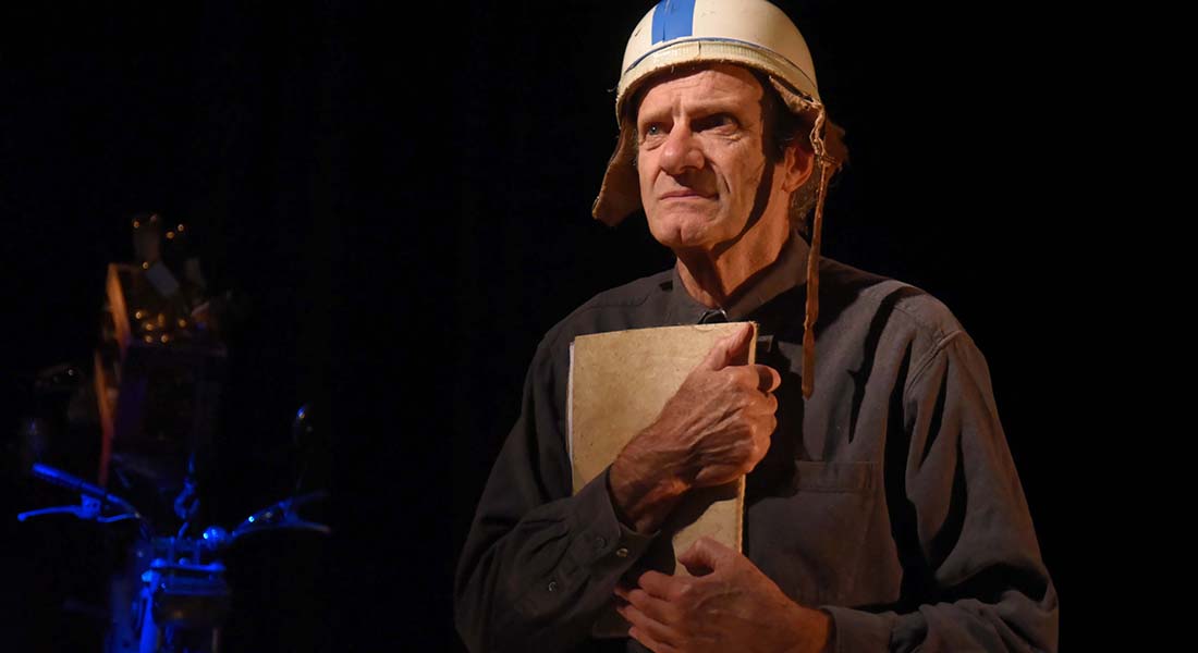 Bernard Crombey reprend « Monsieur Motobécane », un drame poignant remarquablement interprété - Critique sortie Théâtre Paris Théâtre du Petit Saint-Martin