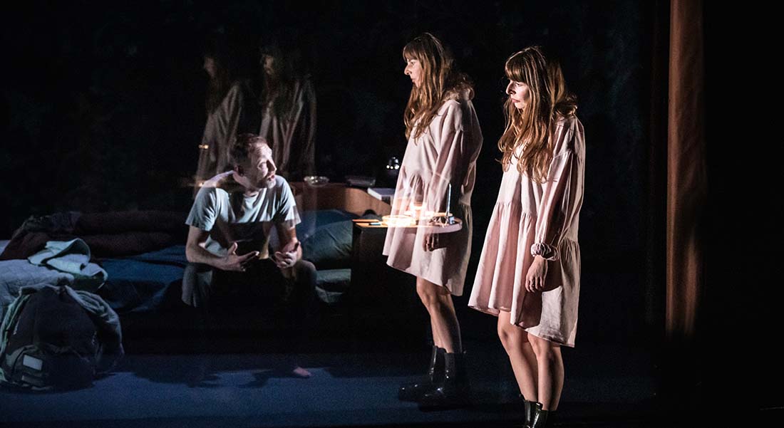 L’emprise disséquée et contrée de belle manière dans «  Poings » de Pauline Peyrade, mis en scène par Céleste Germe - Critique sortie Théâtre Paris _THEATRE SILVIA MONFORT