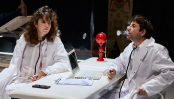 Nathalie Fillion crée « Sur le cœur, Fantasmagorie du siècle 21 » : une brillante et perspicace fantaisie poético-hospitalière - Critique sortie Théâtre Asnières-sur-Seine Le Studio - ESCA