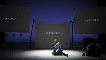Denise Chalem s’inspire de Kamel Daoud et crée « Un homme qui boit rêve toujours d’un homme qui écoute » : la liberté comme un terrain d’entente - Critique sortie Théâtre Paris Le 13ème Art