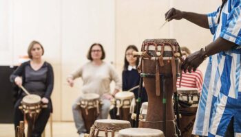 Tambours sabar sénégalais et Taiko japonais - Critique sortie Jazz / Musiques Paris Philharmonie de Paris