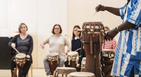 Tambours sabar sénégalais et Taiko japonais - Critique sortie Jazz / Musiques Paris Philharmonie de Paris