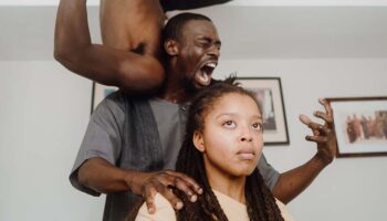 Catrina Nisbett, Kwame Asafo-Adjei, et Stefan Aadae dans Family Honor - Critique sortie Danse Paris Théâtre de la Ville Les Abbesses