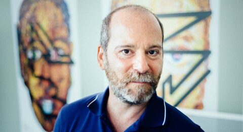 « Les Paravents » de Jean Genet : Arthur Nauczyciel crée un espace où se mêlent poétique et politique - Critique sortie Théâtre Paris Odéon-Théâtre de l’Europe