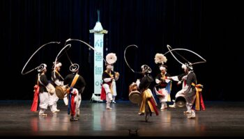 Samul Nori : un flamboyant spectacle de percussions et danses traditionnelles de Corée par Kim Duk-Soo - Critique sortie Théâtre Paris Théâtre du Soleil